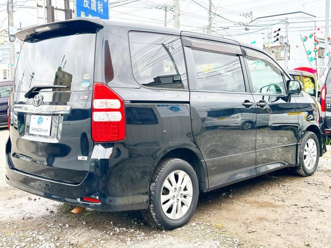 ノア2.0Si 4WD　ローンが不安な方＜優遇ローン＞本州仕入　ナビ　後席モニター　両Pスラ 4WD 2000 5Dr