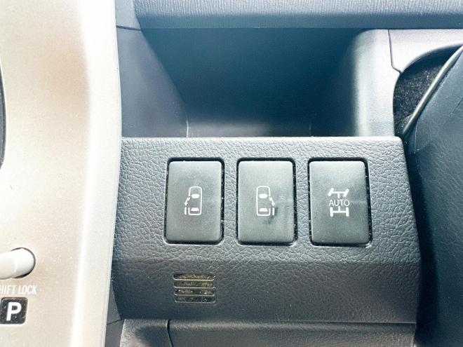ノア2.0Si 4WD　ローンが不安な方＜優遇ローン＞本州仕入　ナビ　後席モニター　両Pスラ 4WD 2000 5Dr