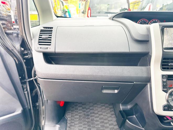 ノア2.0Si 4WD　ローンが不安な方＜優遇ローン＞本州仕入　ナビ　後席モニター　両Pスラ 4WD 2000 5Dr