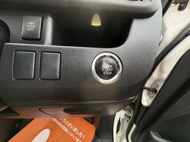 ヴォクシーVOXY 4WD ZS煌Ⅱ 8人乗　寒冷地仕様車　両パワースライドドア　エンジンスターター　Bluetoothフルセグナビ　バックカメラ　POUSHスタート　全磨き済　autoライト 4WD 2000 5Dr