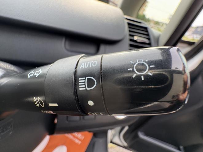 ヴォクシーVOXY 4WD ZS煌Ⅱ 8人乗　寒冷地仕様車　両パワースライドドア　エンジンスターター　Bluetoothフルセグナビ　バックカメラ　POUSHスタート　全磨き済　autoライト 4WD 2000 5Dr