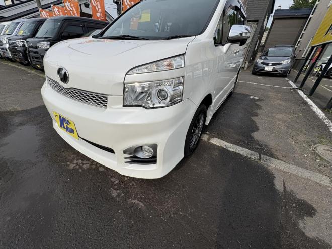 ヴォクシーVOXY 4WD ZS煌Ⅱ 8人乗　寒冷地仕様車　両パワースライドドア　エンジンスターター　Bluetoothフルセグナビ　バックカメラ　POUSHスタート　全磨き済　autoライト 4WD 2000 5Dr