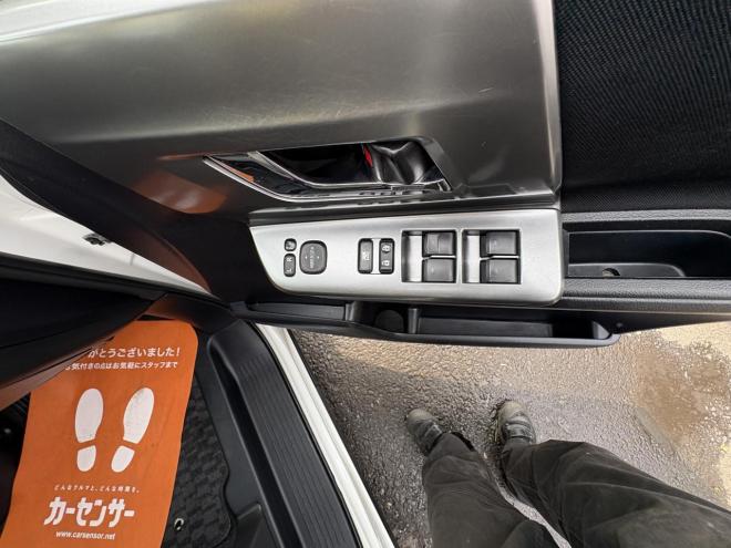 ヴォクシーVOXY 4WD ZS煌Ⅱ 8人乗　寒冷地仕様車　両パワースライドドア　エンジンスターター　Bluetoothフルセグナビ　バックカメラ　POUSHスタート　全磨き済　autoライト 4WD 2000 5Dr