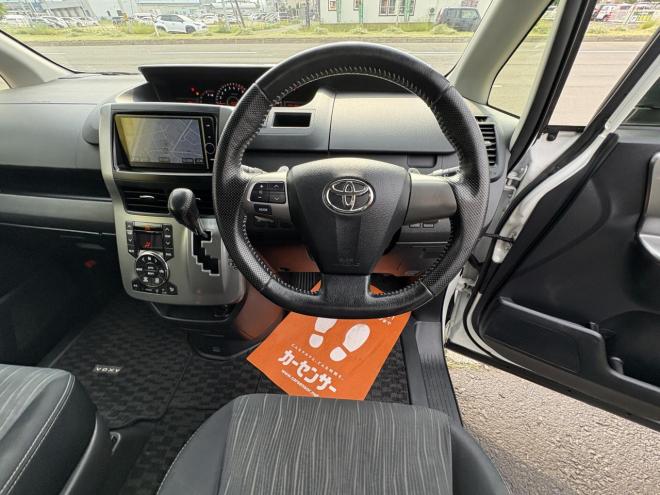 ヴォクシーVOXY 4WD ZS煌Ⅱ 8人乗　寒冷地仕様車　両パワースライドドア　エンジンスターター　Bluetoothフルセグナビ　バックカメラ　POUSHスタート　全磨き済　autoライト 4WD 2000 5Dr