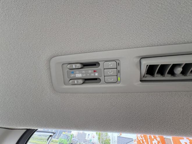 ヴォクシーVOXY 4WD ZS煌Ⅱ 8人乗　寒冷地仕様車　両パワースライドドア　エンジンスターター　Bluetoothフルセグナビ　バックカメラ　POUSHスタート　全磨き済　autoライト 4WD 2000 5Dr