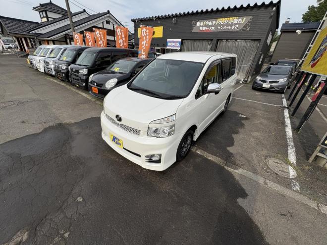 ヴォクシーVOXY 4WD ZS煌Ⅱ 8人乗　寒冷地仕様車　両パワースライドドア　エンジンスターター　Bluetoothフルセグナビ　バックカメラ　POUSHスタート　全磨き済　autoライト 4WD 2000 5Dr