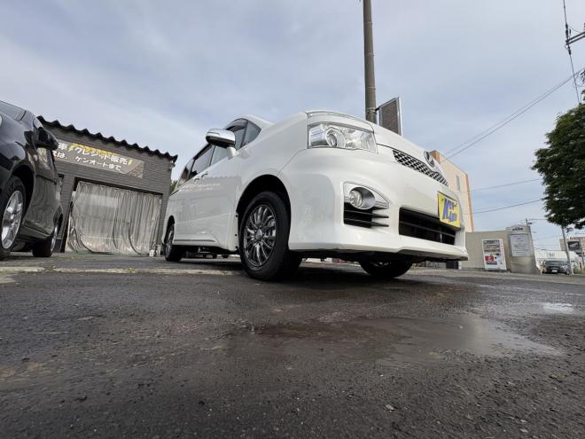 ヴォクシーVOXY 4WD ZS煌Ⅱ 8人乗　寒冷地仕様車　両パワースライドドア　エンジンスターター　Bluetoothフルセグナビ　バックカメラ　POUSHスタート　全磨き済　autoライト 4WD 2000 5Dr