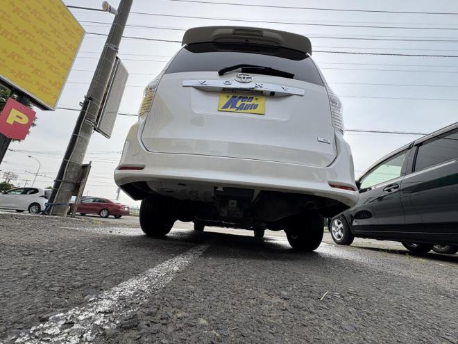 ヴォクシーVOXY 4WD ZS煌Ⅱ 8人乗　寒冷地仕様車　両パワースライドドア　エンジンスターター　Bluetoothフルセグナビ　バックカメラ　POUSHスタート　全磨き済　autoライト 4WD 2000 5Dr