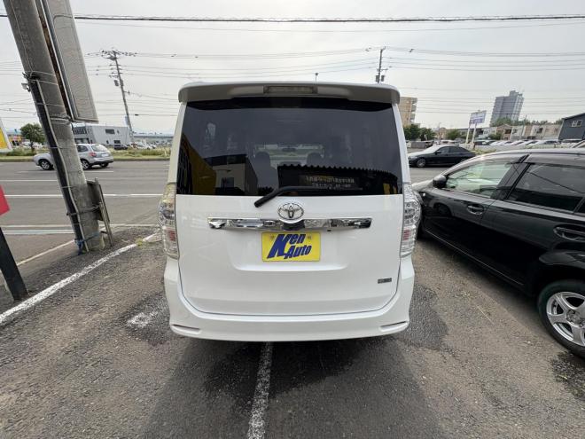 ヴォクシーVOXY 4WD ZS煌Ⅱ 8人乗　寒冷地仕様車　両パワースライドドア　エンジンスターター　Bluetoothフルセグナビ　バックカメラ　POUSHスタート　全磨き済　autoライト 4WD 2000 5Dr