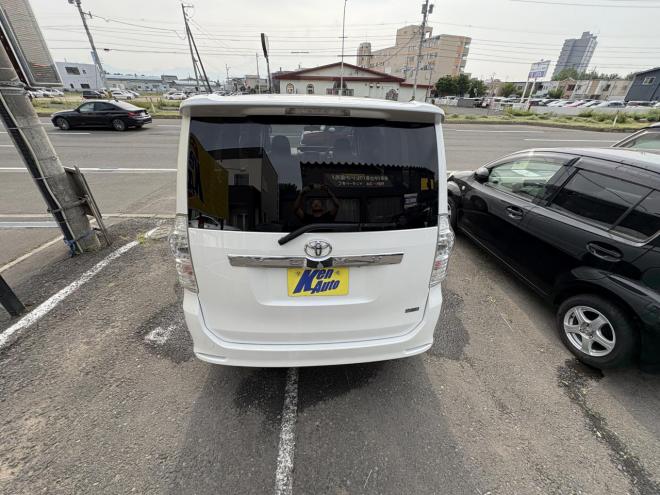 ヴォクシーVOXY 4WD ZS煌Ⅱ 8人乗　寒冷地仕様車　両パワースライドドア　エンジンスターター　Bluetoothフルセグナビ　バックカメラ　POUSHスタート　全磨き済　autoライト 4WD 2000 5Dr