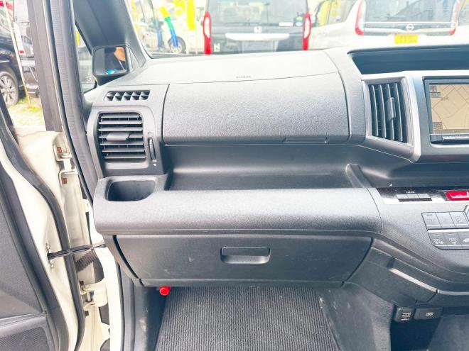 ステップワゴン2.0スパーダZ 4WD　ローンが不安な方＜優遇ローン＞1年保証　本州仕入　両側Pスラ　純正ナビ 