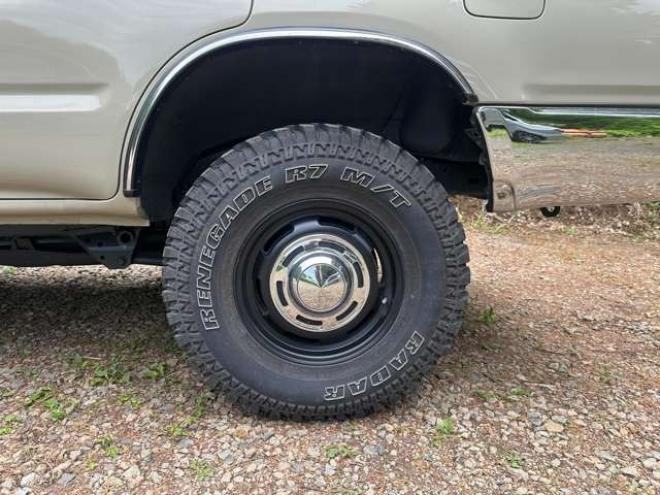 ハイラックスサーフ2.7 SSR-G 4WD　サンルーフ/リフトUP/全塗装済/社外ナビ 2700