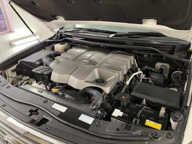 ランドクルーザー２００系中期型　ＺＸ　ワンオーナー　寒冷地仕様　禁煙車　純正２０インチＡＷ　純正１８ＡＷ＋スタッドレスタイヤ付　モデリスタスポイラー＆マフラー　電動サンルーフ　純正ブラックレザーシート　純正ナビ（フルセグ地デジ　ＤＶＤ再生　Ｂｌｕｅｔｏｏｔｈ対応）＋バックカメラ　リアエンターテイメント　パワーバックドア　クルーズコントロール　シートヒーター＆クーラー　ステアリングヒーター　両席パワーシート　ＥＴＣ 4WD 4600 5Dr