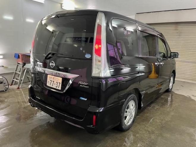 セレナライダーブラックライン　禁煙車　ＷＡＫＯＳバリアスコーティング済　純正ＡＵＴＥＣＨ１５インチＡＷ　社外１５ＡＷ＋スタッドレスタイヤ付　両側パワースライドドア　純正ナビ（フルセグ地デジ　ＤＶＤ再生　Ｂｌｕｅｔｏｏｔｈ）＋バックカメラ　アルパイン製リアフリップダウンモニター　ドライブレコーダー　クルーズコントロール　エンジンスターター　アイドリングストップ　横滑り防止装置　ＨＩＤ　ＥＴＣ 　タイミングチェーン 4WD 2000 5Dr