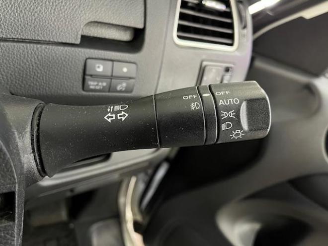 セレナハイウェイスター　禁煙車　ＷＡＫＯＳバリアスコーティング済　純正１５インチＡＷ　社外１５ＡＷ＋スタッドレスタイヤ付　両側パワースライドドア　純正ナビ（フルセグ地デジ）＋バックカメラ　前後ドライブレコーダー　クルーズコントロール　エンジンスターター　アイドリングストップ　横滑り防止装置　ＨＩＤ　ＥＴＣ 　タイミングチェーン 4WD 2000 5Dr