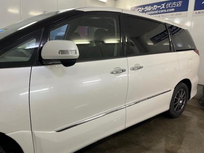 エスティマアエラス　Ｇエディション　本州仕入　寒冷地仕様　禁煙車　ＷＡＫＯＳバリアスコーティング済　純正１７インチＡＷ　社外１６ＡＷ＋スタッドレスタイヤ付　両側パワースライドドア　ストラーダナビ（フルセグ地デジ　ＤＶＤ再生　Ｂｌｕｅｔｏｏｔｈ）＋バックカメラ　ＰＵＳＨスタート　スマートキー　クルーズコントロール　タイミングチェーン車　フロントガラス熱線　ビルトインＥＴＣ　ＨＩＤ ヘッドライト　オットマン 4WD 2400 5Dr