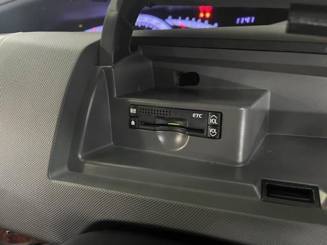 エスティマアエラス　Ｇエディション　本州仕入　寒冷地仕様　禁煙車　ＷＡＫＯＳバリアスコーティング済　純正１７インチＡＷ　社外１６ＡＷ＋スタッドレスタイヤ付　両側パワースライドドア　ストラーダナビ（フルセグ地デジ　ＤＶＤ再生　Ｂｌｕｅｔｏｏｔｈ）＋バックカメラ　ＰＵＳＨスタート　スマートキー　クルーズコントロール　タイミングチェーン車　フロントガラス熱線　ビルトインＥＴＣ　ＨＩＤ ヘッドライト　オットマン 4WD 2400 5Dr