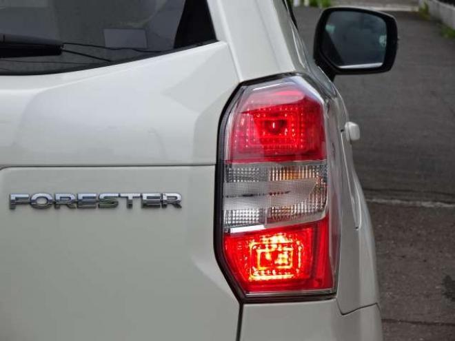 フォレスター2.0 S リミテッド 4WD　アイサイト 本州車 保証1年 ナビ　Bカメラ 2000