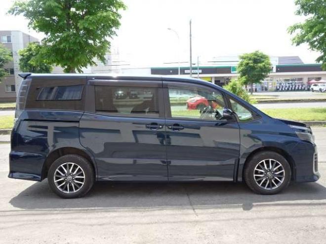 ヴォクシー2.0 ZS 4WD　保証1年　Wパワスラ　ナビ 地デジ Bカメラ 2000