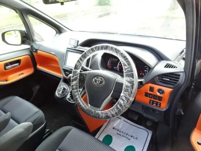 ヴォクシー2.0 ZS 4WD　保証1年　Wパワスラ　ナビ 地デジ Bカメラ 2000