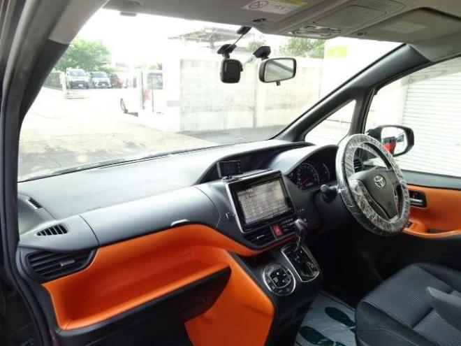 ヴォクシー2.0 ZS 4WD　保証1年　Wパワスラ　ナビ 地デジ Bカメラ 2000
