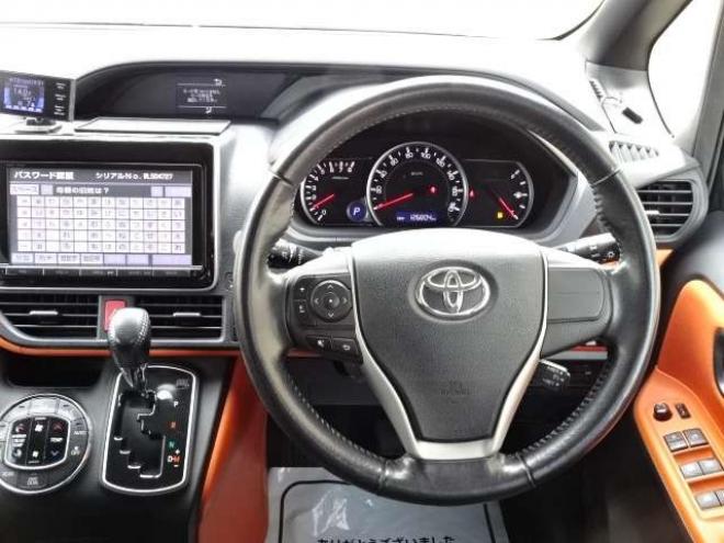 ヴォクシー2.0 ZS 4WD　保証1年　Wパワスラ　ナビ 地デジ Bカメラ 2000