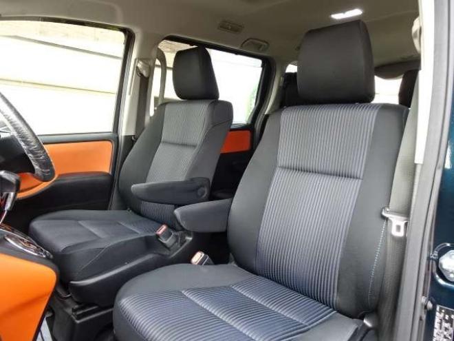 ヴォクシー2.0 ZS 4WD　保証1年　Wパワスラ　ナビ 地デジ Bカメラ 2000