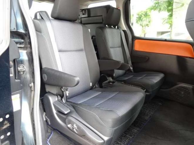 ヴォクシー2.0 ZS 4WD　保証1年　Wパワスラ　ナビ 地デジ Bカメラ 2000