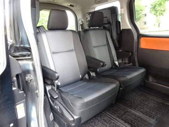 ヴォクシー2.0 ZS 4WD　保証1年　Wパワスラ　ナビ 地デジ Bカメラ 2000