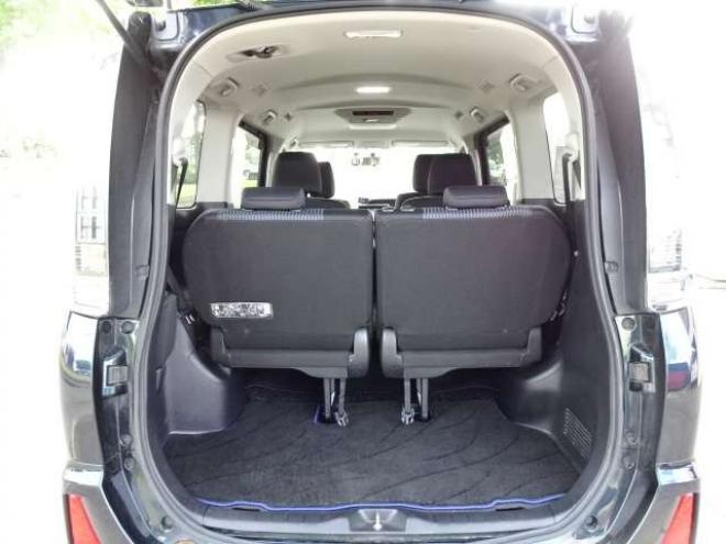ヴォクシー2.0 ZS 4WD　保証1年　Wパワスラ　ナビ 地デジ Bカメラ 2000