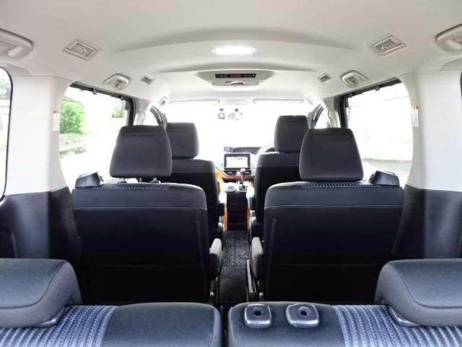 ヴォクシー2.0 ZS 4WD　保証1年　Wパワスラ　ナビ 地デジ Bカメラ 2000