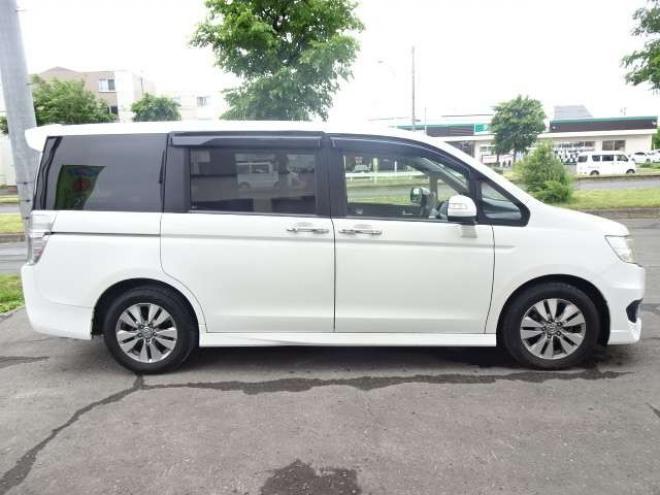 ステップワゴン2.0 スパーダ Z インターナビ セレクション 4WD　本州車　保証1年　後期 Wパワスラ Bカメラ 2000