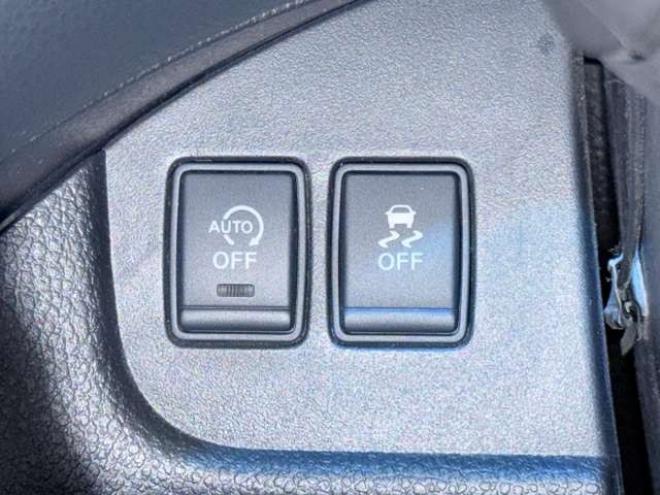 セレナ2.0 ハイウェイスター Vセレクション+Safety アドバンストセーフティ パッケージ 4WD　下廻防錆TVナビBカメETC 2000