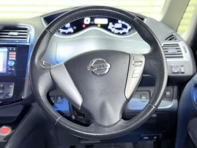 セレナ2.0 ハイウェイスター 4WD　下廻防錆TVナビBカメ後席モニタエンスタ 2000