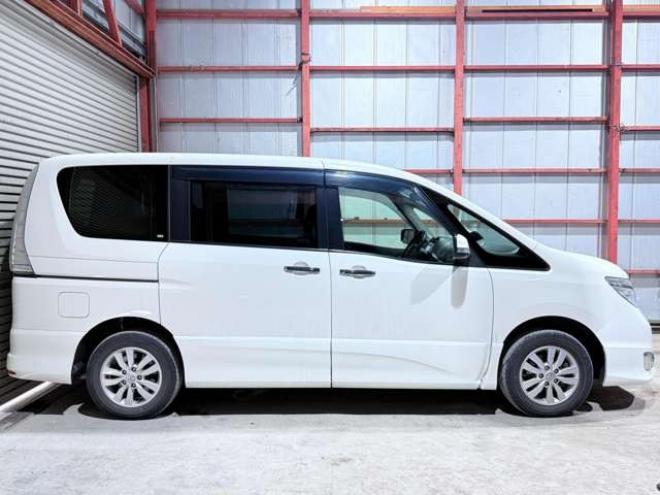 セレナ2.0 ハイウェイスター 4WD　下廻防錆TVナビBカメ後席モニタエンスタ 2000