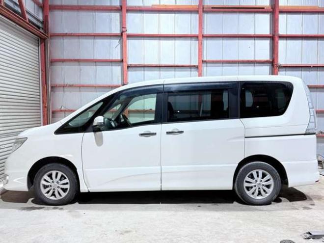 セレナ2.0 ハイウェイスター 4WD　下廻防錆TVナビBカメ後席モニタエンスタ 2000