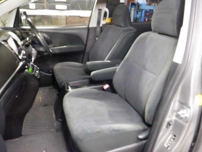 エスティマ2.4 アエラス 4WD　本州仕入・ナビ・TV・B/T・Bカメ・両側電動 2400