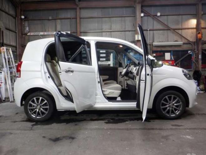 ポルテ1.5 F ア・ラ・モード 4WD　ナビ・TV・B/T・Bカメラ・パワスラ・ETC 1500
