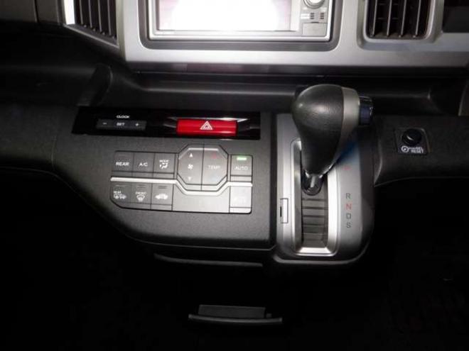 ステップワゴン2.0 スパーダ Z 4WD　ナビ・TV・Bカメラ・両側パワスラ・HID 2000