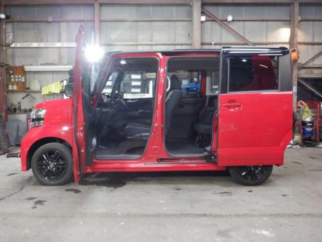 N-BOXカスタムG SSパッケージ 2トーンカラースタイル 4WD　本州仕入・ナビ・TV・Bカメラ・両側電動 660