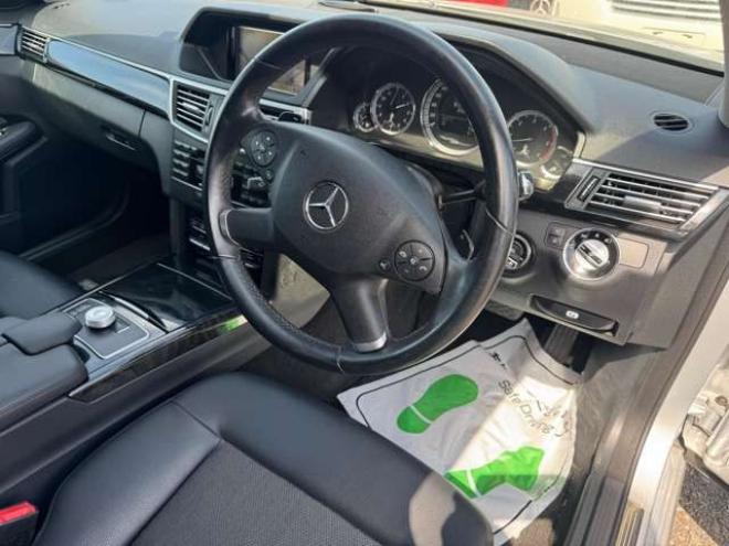 ベンツEクラスワゴン E350 ブルーテック アバンギャルド　夏冬タイヤ　Pバックドア 正規輸入車 2WD 3000