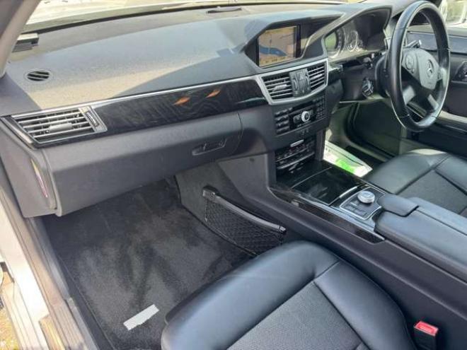 ベンツEクラスワゴン E350 ブルーテック アバンギャルド　夏冬タイヤ　Pバックドア 正規輸入車 2WD 3000