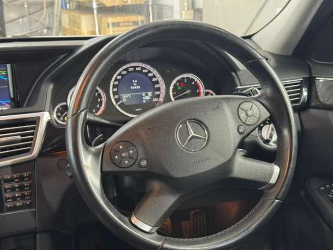 ベンツEクラスワゴン E350 ブルーテック アバンギャルド　夏冬タイヤ　Pバックドア 正規輸入車 2WD 3000