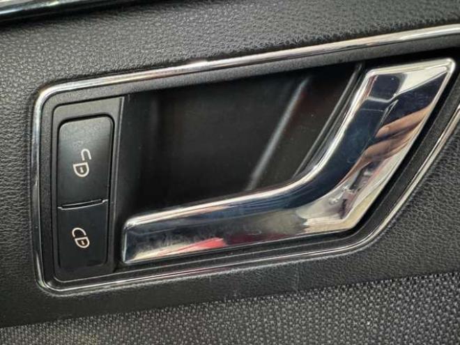 ベンツEクラスワゴン E350 ブルーテック アバンギャルド　夏冬タイヤ　Pバックドア 正規輸入車 2WD 3000