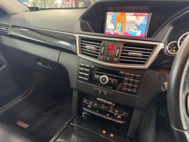 ベンツEクラスワゴン E350 ブルーテック アバンギャルド　夏冬タイヤ　Pバックドア 正規輸入車 2WD 3000