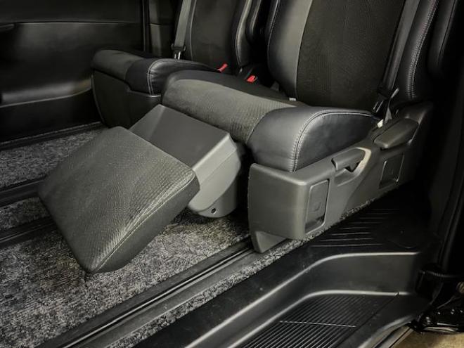 エスティマアエラスプレミアムエディション　本州仕入　後期型　禁煙車　ＷＡＫＯＳバリアスコーティング済　純正ブラポリ１８インチＡＷ　社外１７ＡＷ＋スタッドレスタイヤ付　両側パワースライドドア　イクリプスナビ（フルセグ地デジ　ＤＶＤ再生　Ｂｌｕｅｔｏｏｔｈ）＋バックカメラ　純正ブラックハーフレザーシート　ＰＵＳＨスタート　スマートキー　クルーズコントロール　運転席パワーシート　タイミングチェーン車　ビルトインＥＴＣ　ＨＩＤ ヘッドライト 4WD 2400 5Dr