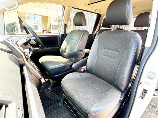 ヴォクシー2.0ZS煌Ⅲ 4WD　ローンが不安な方＜優遇ローン＞1年保証　両側Pスラ　後席モニター　Bカメラ