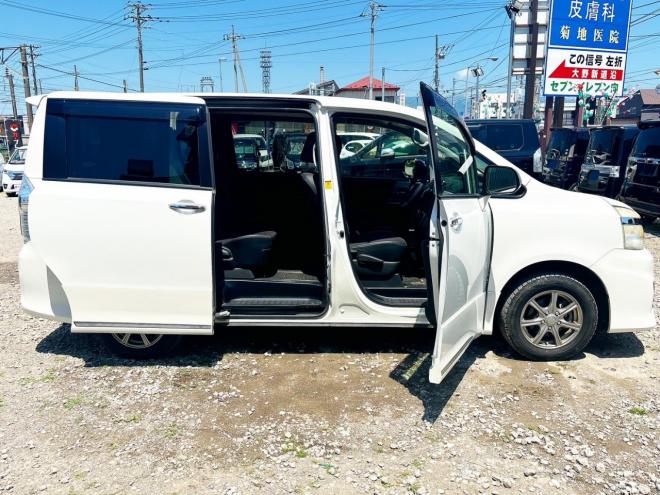 ヴォクシー2.0ZS煌Ⅲ 4WD　ローンが不安な方＜優遇ローン＞1年保証　両側Pスラ　後席モニター　Bカメラ