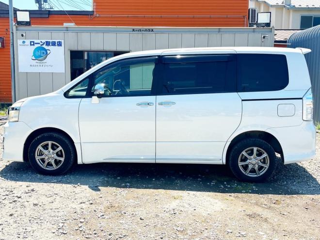 ヴォクシー2.0ZS煌Ⅲ 4WD　ローンが不安な方＜優遇ローン＞1年保証　両側Pスラ　後席モニター　Bカメラ