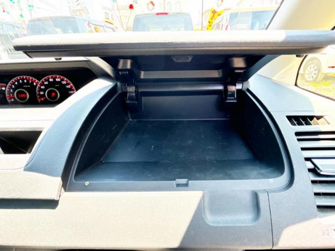 ヴォクシー2.0ZS煌Ⅲ 4WD　ローンが不安な方＜優遇ローン＞1年保証　両側Pスラ　後席モニター　Bカメラ